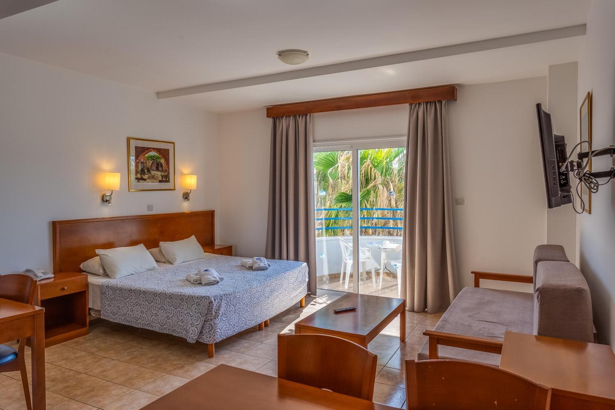 Tetyk Hotel Pernera Extérieur photo
